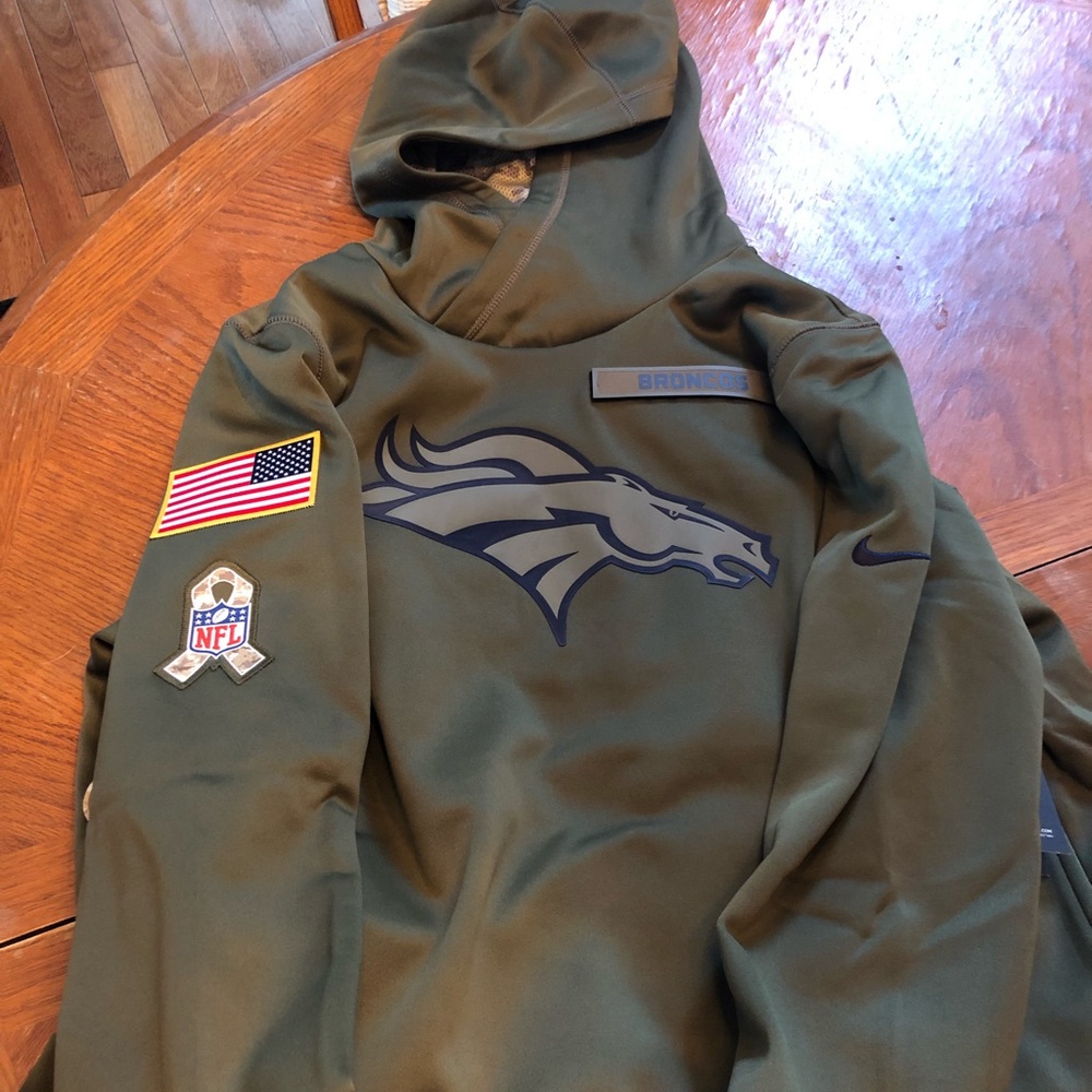 Broncos salute to service Nike hoodie. Women’s XL